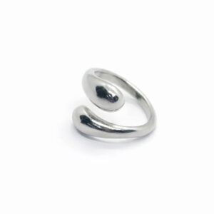 טבעת אן עשויה סטיינלס סטיל בצבע כסף