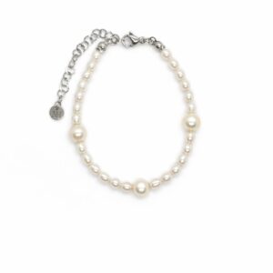 צמיד נועה עשויי פנינה תרבותית וסטיינלס סטיל בצבע כסף