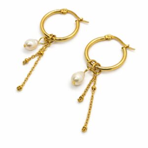 עגילי לינוי עשויים סטיינלס סטיל בציפוי זהב 18K ופנינה תרבותית